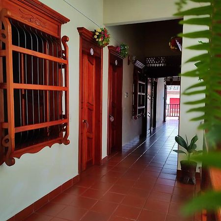 La Casa De Las Flores Hostal Jardin Exterior foto