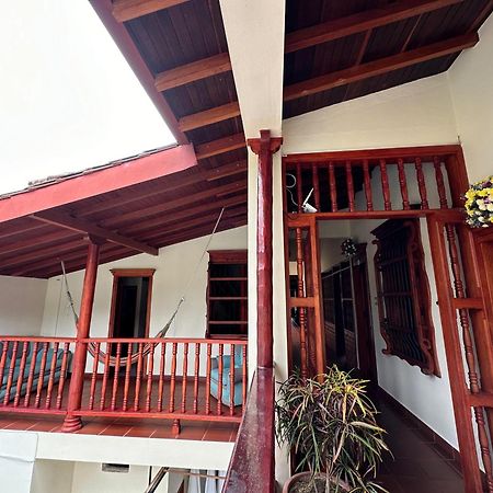 La Casa De Las Flores Hostal Jardin Exterior foto