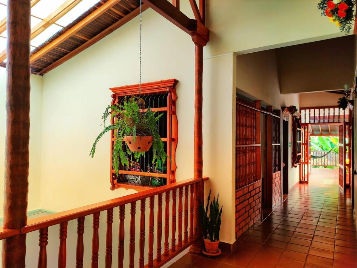 La Casa De Las Flores Hostal Jardin Exterior foto