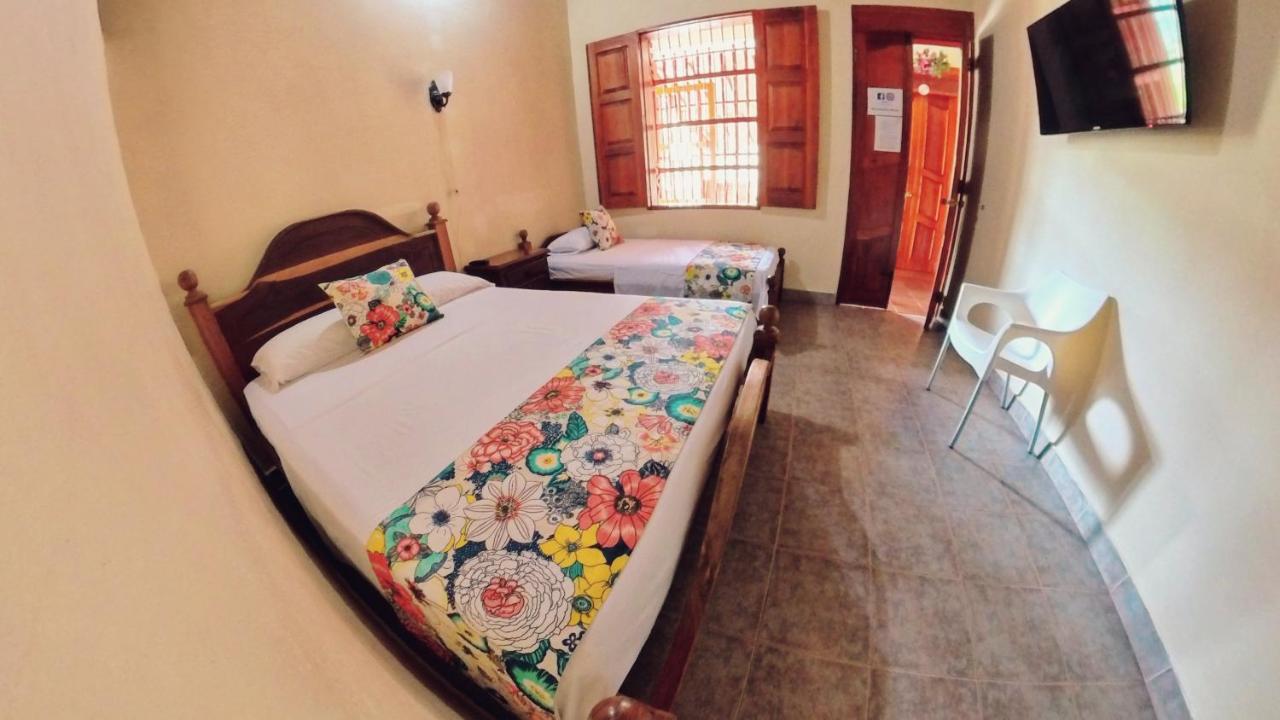 La Casa De Las Flores Hostal Jardin Exterior foto