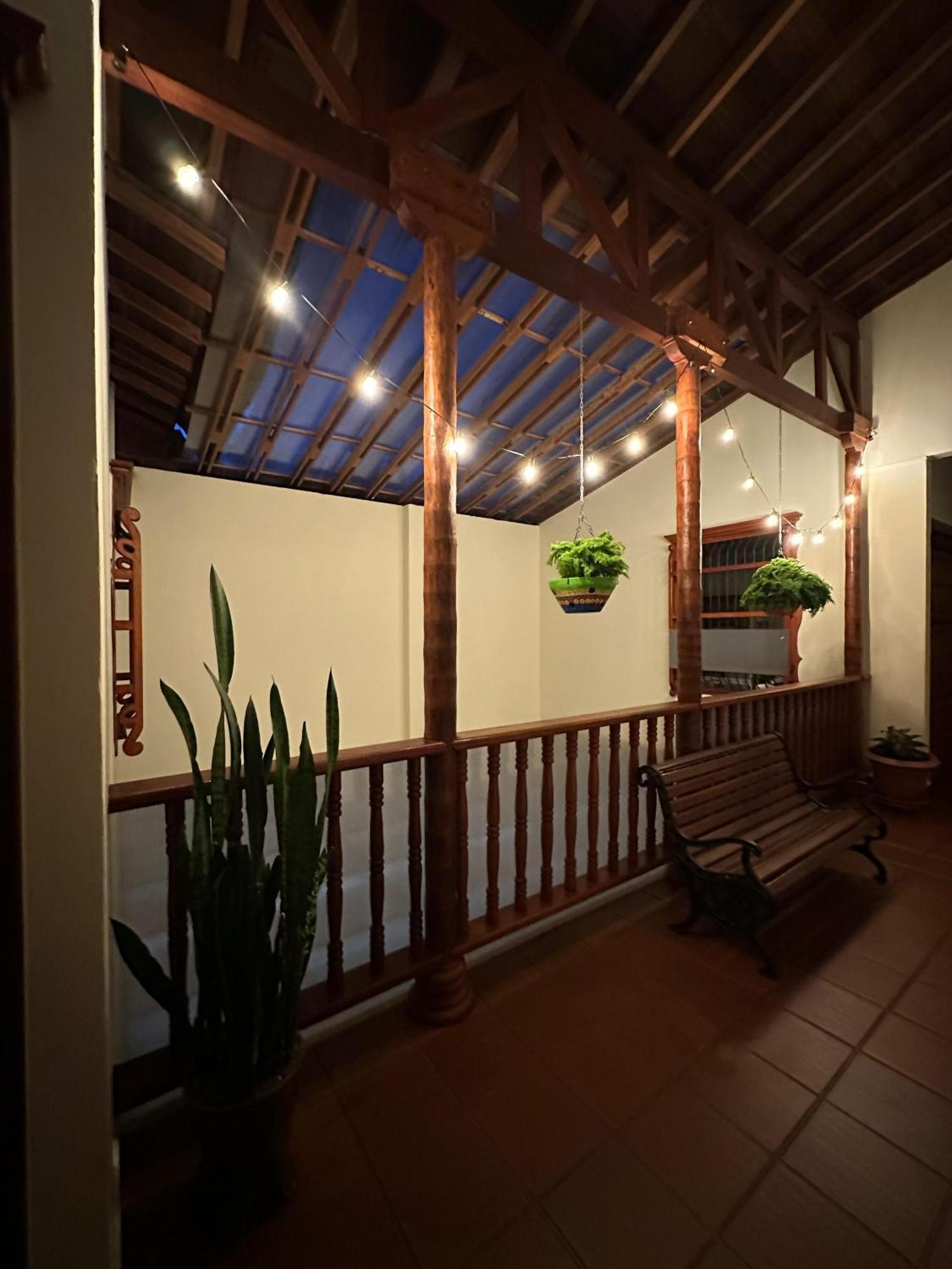 La Casa De Las Flores Hostal Jardin Exterior foto