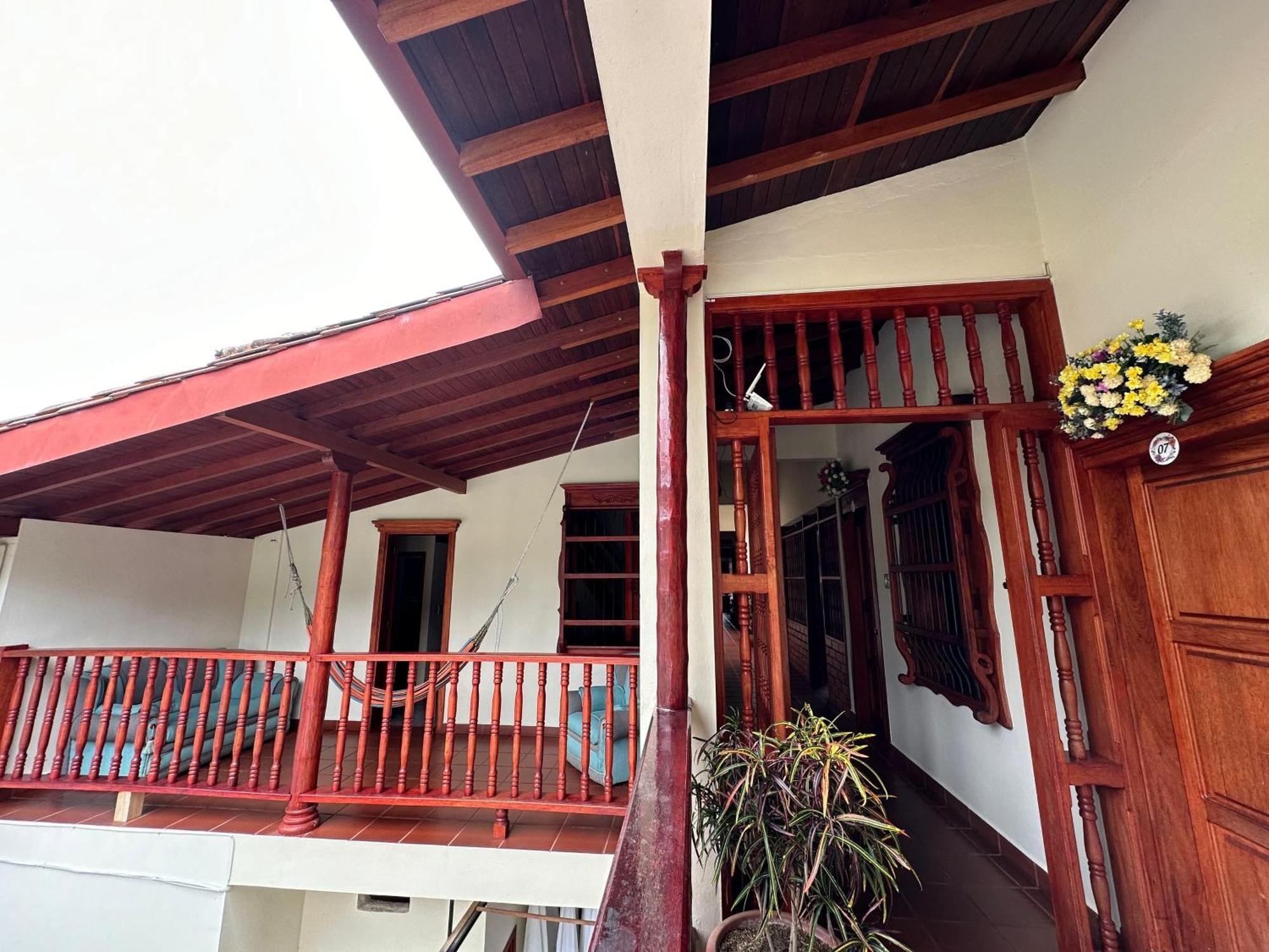 La Casa De Las Flores Hostal Jardin Exterior foto