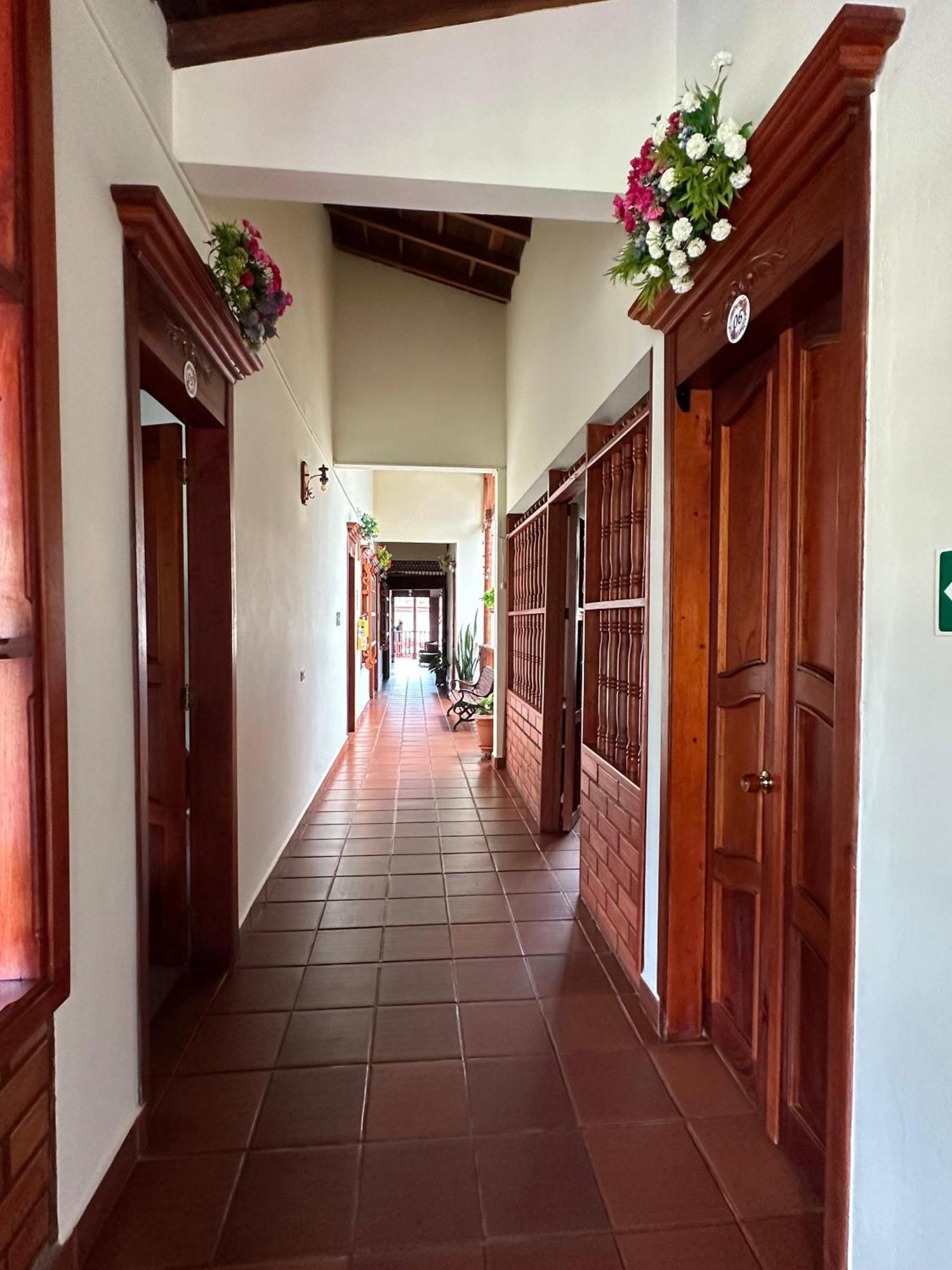 La Casa De Las Flores Hostal Jardin Exterior foto