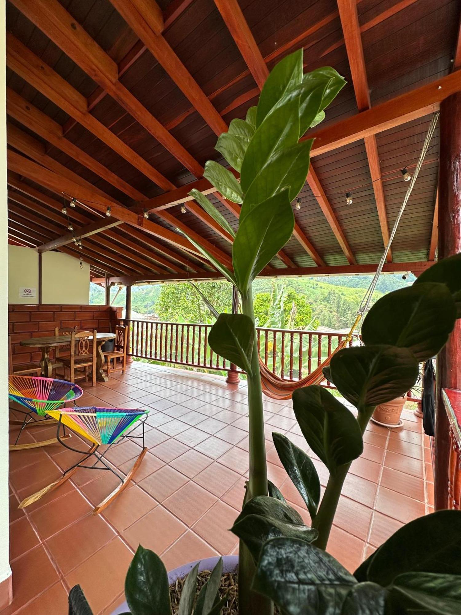 La Casa De Las Flores Hostal Jardin Exterior foto